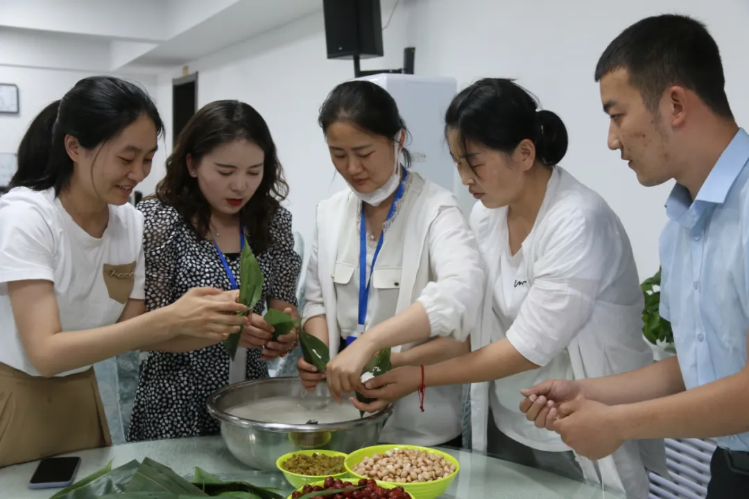 “端午飘香 粽是情”！慧尔集团工会开展迎端午包粽子团建活动